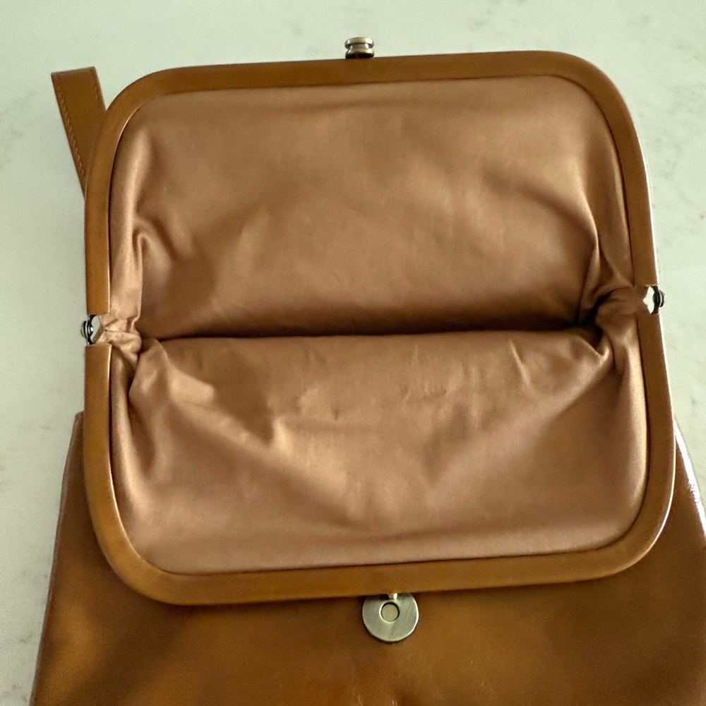 HOBO Polished Leather clutch/wristlet - Picture 3 of 4